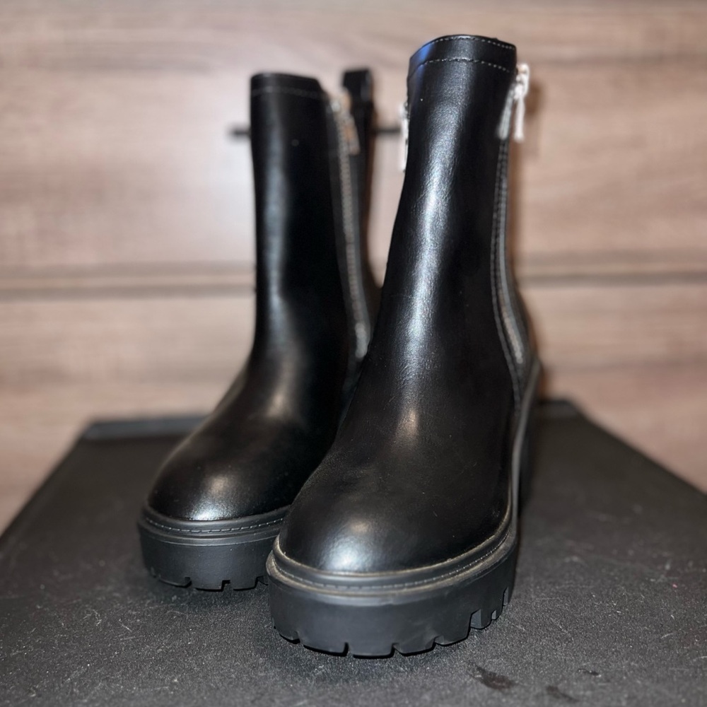 Fall Boots Urban Outfitters - Picture 2 of 8